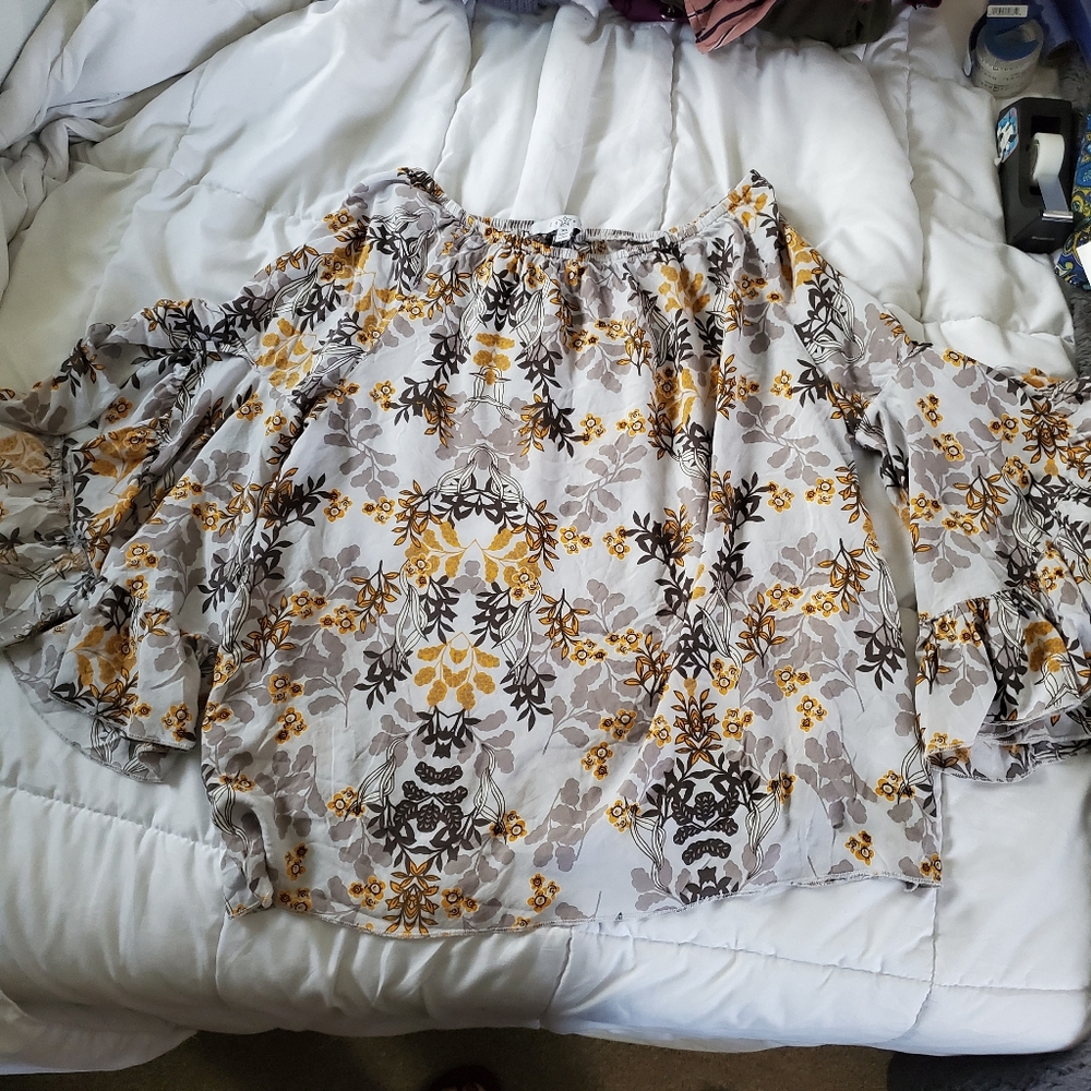 Butterfly sleeve top
